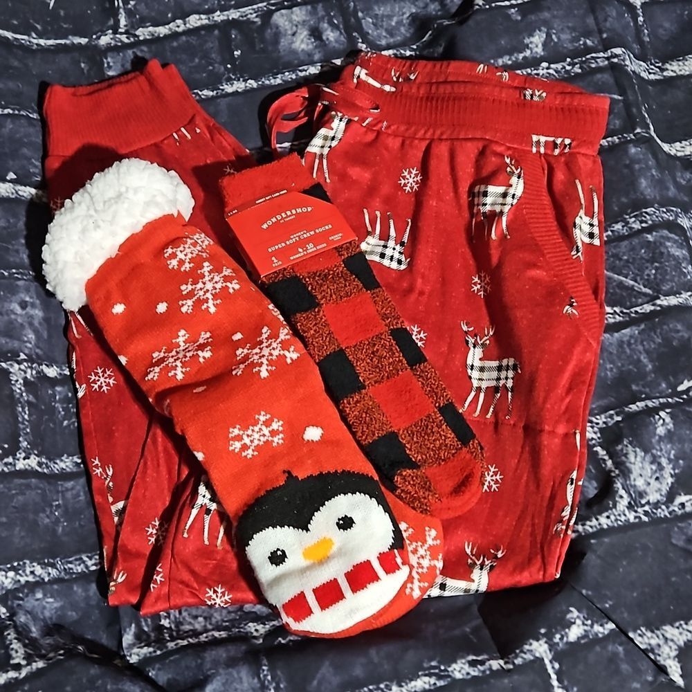 Joyspun Holiday Bundle Pajama pants and 2 pairs of holiday socks